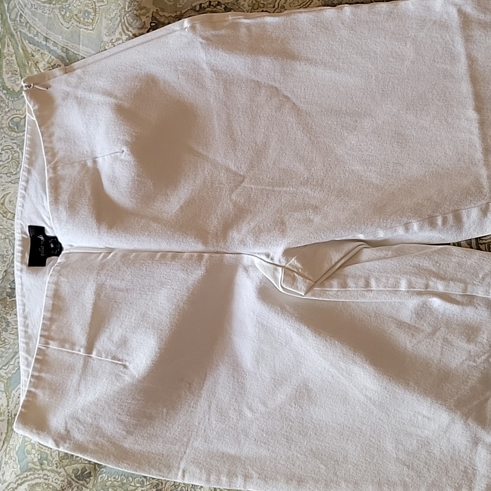 GALLIA MODA White Capri Pants - Picture 2 of 7